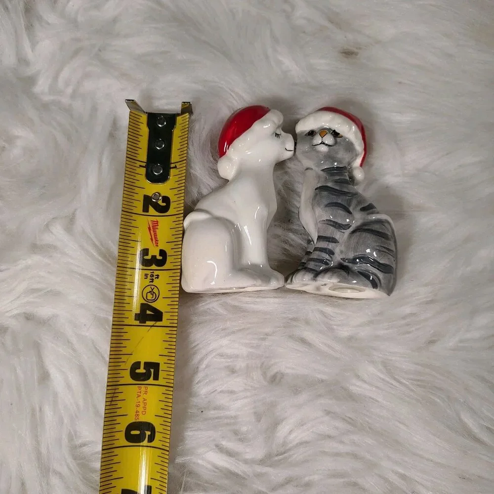 Cats In Santa Hats Kissing Magnetic Salt&Pepper Shakers Westland MWAH! Ceramic